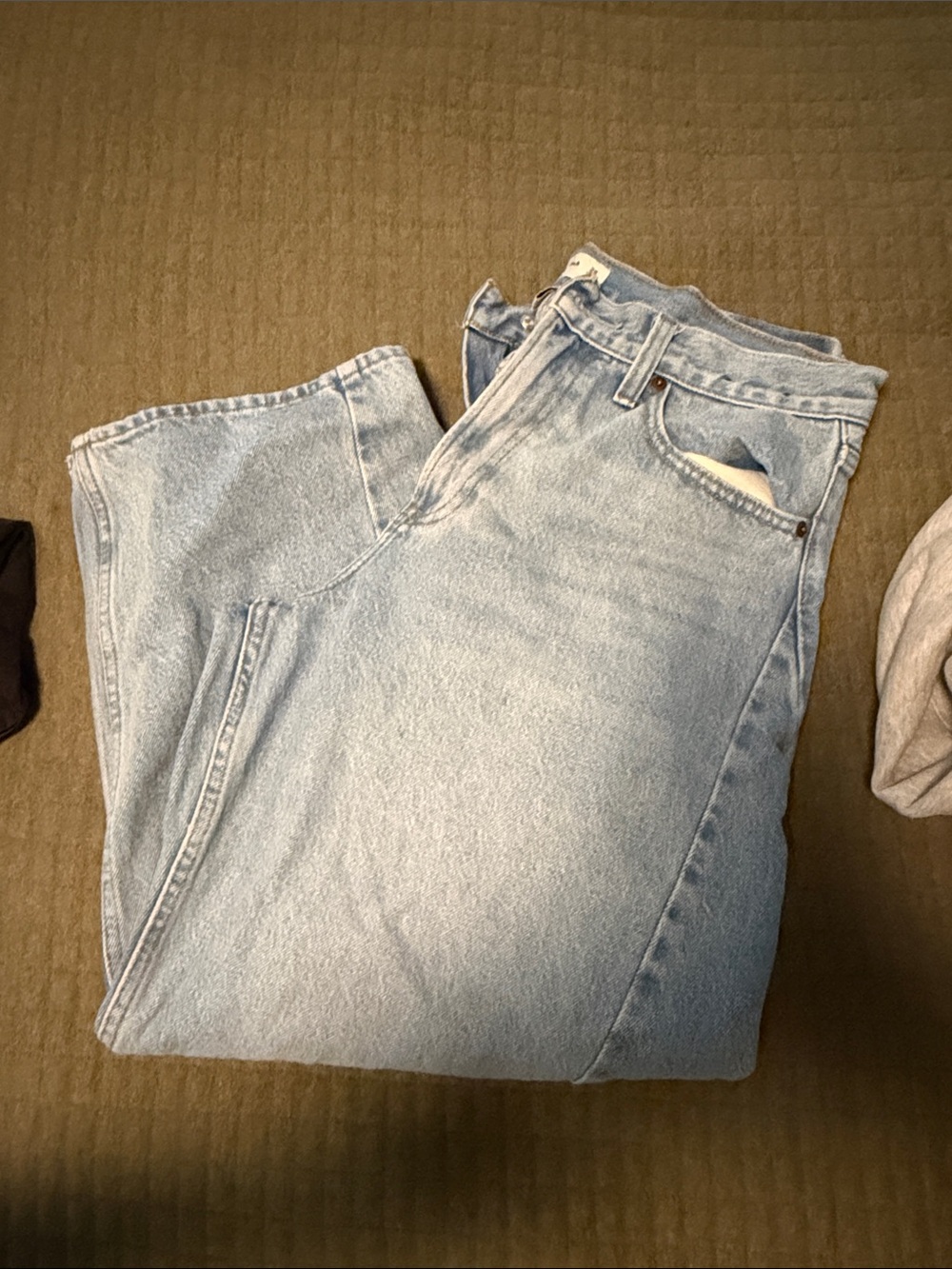 Abercrombie & Fitch Light Wash mid rise barrel Jean